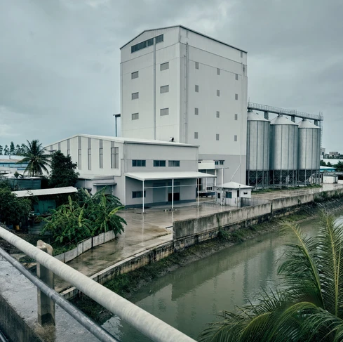 A mixed fish feed plant with a capacity of 8T/H in Vietnam